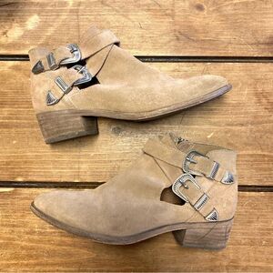 Frye Ray Western Booties Shootie Ankle Boots Size 6 Tan Leather Silver Buckles